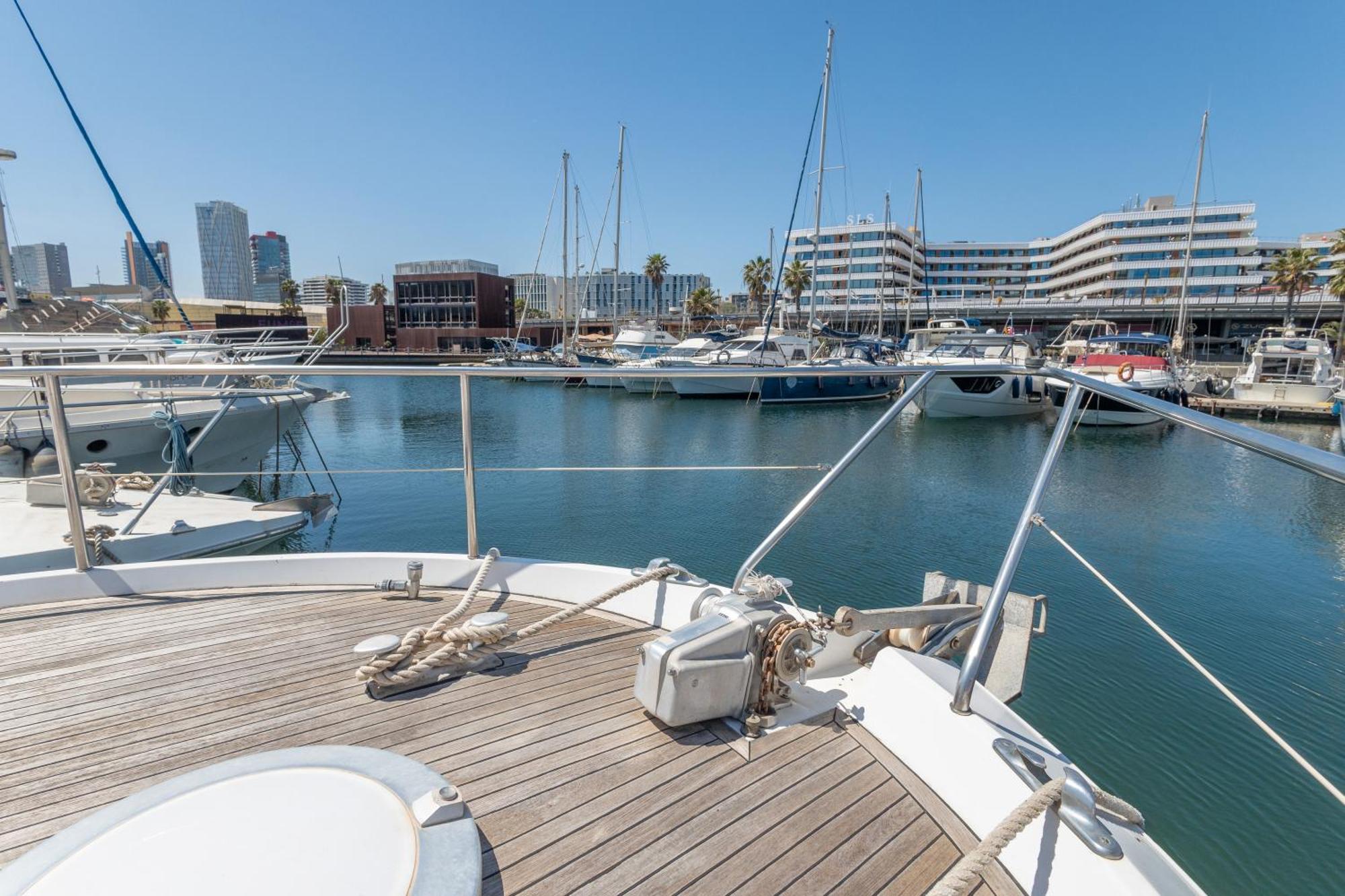 Barco Muy Romantico Con Parking Barcelone