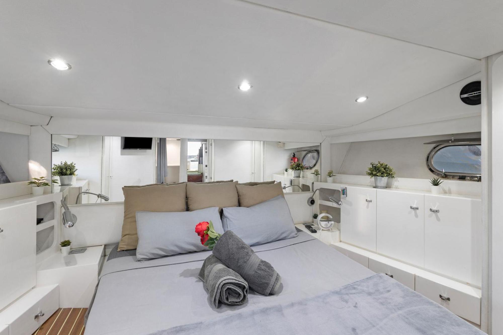 Barco Muy Romantico Con Parking Barcelone